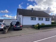 Überherrn - Altforweiler Top gepflegtes, freistehendes Einfamilienhaus mit Einliegerwohnung und 2 Garagen - Überherrn