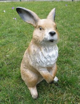 Dekofigur Hase Pfote hoch Gartendeko - Hergisdorf