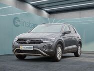 VW T-Roc, 1.0 TSI LIFE, Jahr 2023 - München