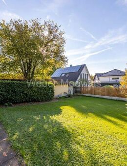 DONRATH: geräumiges 2-Parteienhaus (freistehend) mit Garten, 2 Garagen + Stellplätzen - Lohmar