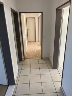 Renovierte 4,5 Zimmer Wohnung