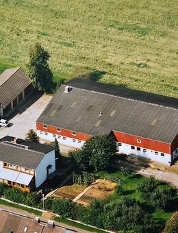 Flexibles Wohn- & Anlageobjekt: Ein- bis Zweifamilienhaus mit zwei Bauplätzen, Garagenkomplex, großer Scheune & 55 kWp PV-Anlage - zur Eigennutzung un - Borken (Hessen)