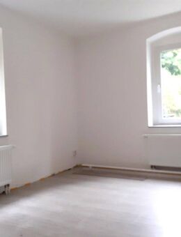 ERSTBEZUG NACH SANIERUNG! 2R-Wohnung in ruhiger Lage + Stellplatz, ca. 42 m² - Oederan