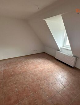 Gemütliche 2-Zimmer-Dachgeschosswohnung mit Einbauküche im Herzen von Schlüchtern - Schlüchtern