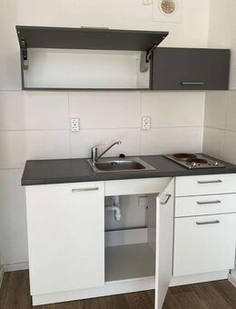 Praktische Singlewohnung mit Einbauküche und Balkon - Markneukirchen