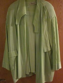 Gr. XL: lindgrüner Pullover "Lin Collection" + T2: lindgrüne Weste + Gr. T3: lindgrüne Jacke "L´ impossible Paris", Boutique-Ware, hoher Neupreis, neuwertig - München
