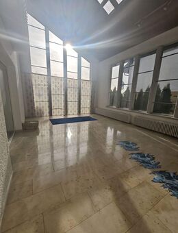 Großzügiges Wohnhaus mit Wintergarten, Atelier und Aufzug in ruhiger Lage von Lobbach-Lobenfeld - Lobbach