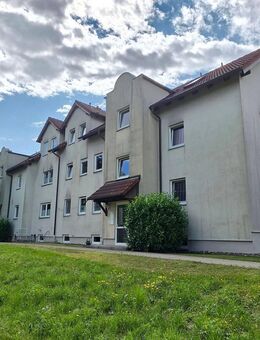 Bezugsfreie Hochparterre-Wohnung mit Terrasse! - Großheirath