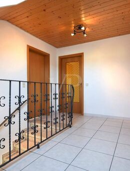 Top gepflegte, ideal geschnittene 3-Zimmer-Wohnung mit Einbauküche und Loggia in ruhiger Lage - Vellberg