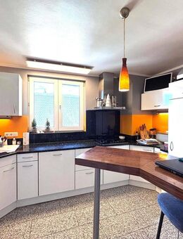 Charmantes freistehendes Einfamilienhaus mit Einliegerwohnung und Garten - Frankfurt (Main)