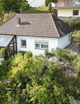 Gemütliches Wohnhaus mit idyllischem Garten, Doppelgarage und Nebengebäude - Niederzissen