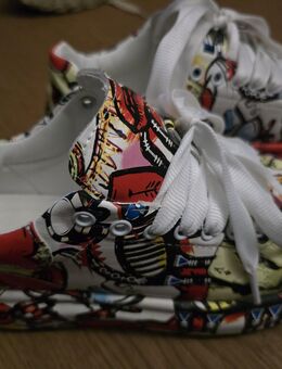 Einzigartige Sneaker im Pop-Art / Graffiti-Look - Rosenfeld