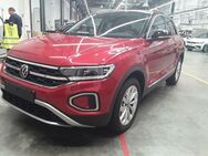 VW T-Roc, 1.5 TSI Style 5J-G, Jahr 2024 - Wackersdorf