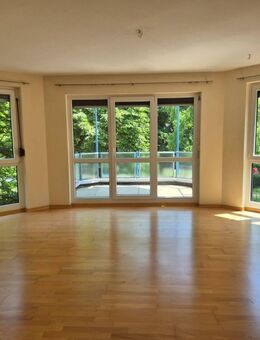 Zentral. Ruhig. Provisionsfrei. Ihre 2-Zimmer-Wohlfühloase mit Blick ins Grüne - Offenbach (Main)