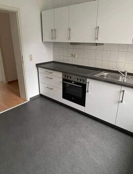 EBK inklusive *** ! Bad mit Wanne und Fenster + sep. Küche - Chemnitz