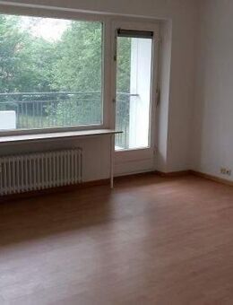 Großzügige 1,5-Zimmer-Wohnung mit Wannenbad, Balkon, Aufzug, Stellplatz - Kaltenkirchen