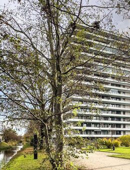 Helle und gepflegte 2-Zi.-Wohnung im 5. OG am Petuelpark in Schwabing-West - München