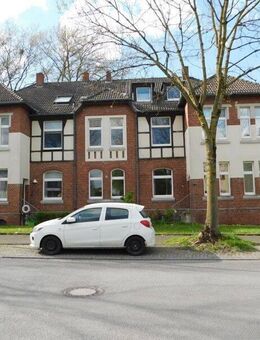 Gemütliche DG-Wohnung mit Boden und Tapeten ! - Bochum