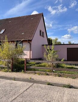 HORN IMMOBILIEN ++Pasewalk Doppelhaushälfte, kleines Haus, großes Grundstück - Pasewalk