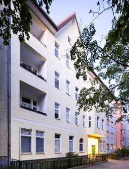 Investieren im angesagten Reinickendorf: Lichtdurchflutete 2-Zimmer-Altbauwohnung mit Südbalkon! - Berlin