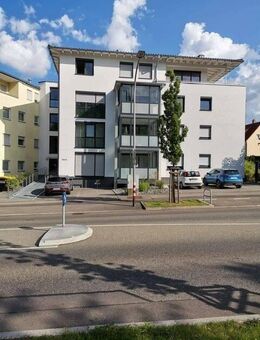 Neuwertige 3 Zimmer-Wohnung mit Küche, Kachelofen und großem Balkon!!! - Villingen-Schwenningen