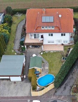 Alsfeld-Hessen: Traumhaus zum Traumpreis, mit 3 Wohnungen, 2 Garagen und Swimmingpool - Schrecksbach