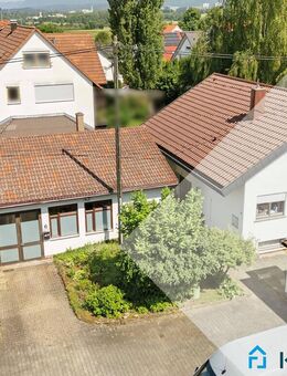 Vielseitiges Zweifamilienhaus mit Gewerbeeinheit, Garten und Entwicklungspotenzial - Reutlingen