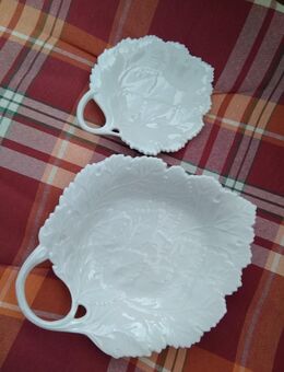 Elegantes Weinblatt aus feinem Porzellan: großes und kleine weiße Schälchen von Fürstenberg - Hannover
