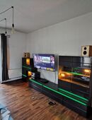 Verkaufe große Schrankwand mit RGB Beleuchtung in 01619