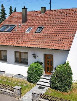 Gepflegtes Familienglück mit Garten, überdachte Terrasse und moderner Heizung - Albstadt