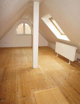 DG-Whg. mit ausgebautem Dachspitz - großer Balkon - frei ab 1.11.25 - Flöha