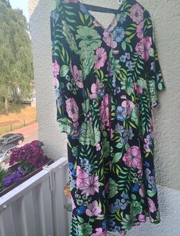 Buntes Sommerkleid, - Hannover Döhren-Wülfe