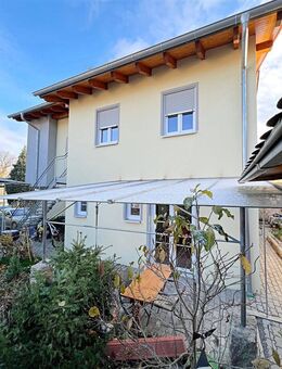 Eine Wohnung mit Charme! Außergewöhnliche 3-Zimmer-Terrassenwohnung in Maxhütte-Haidhof - Maxhütte-Haidhof
