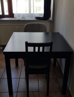 Ausziehbarer Tisch mit 2 Stühlen, schwarz - Hamburg Hamburg-Nord