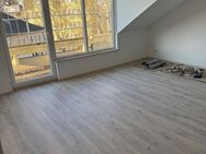 Frisch saniert und fertig: Schöne 2 Zimmer im Dachgeschoss mit großem Balkon in Ratingen - Ratingen