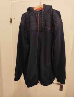 Bekleidungspaket:3 Winterjacken Größe 6XL+Sweatjacke Größe 6XL - Leipzig Ost