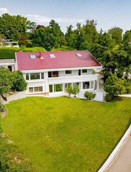 Zweifamilienhaus mit traumhaftem Garten in guter Lage von Müllheim - Müllheim