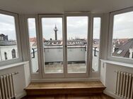 Hochwertig neu sanierte 2-Zimmer-Dachgeschoss-Wohnung m. Klimaanlage, Balkon & Panoramablick - Leipzig