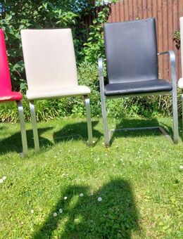 4 stabile Freischwingerstühle zu verschenken, Bezug teilweise defekt - Kassel