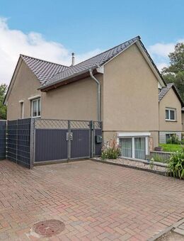 Charmantes Zweifamilienhaus mit Garten und Nebengelass - Osterburg (Altmark)
