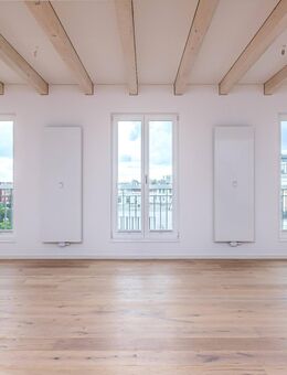 Moderne Dachgeschosswohnung und klassischer Altbau. 2-Zimmer mit Aufdachterrasse in Charlottenburg - Berlin