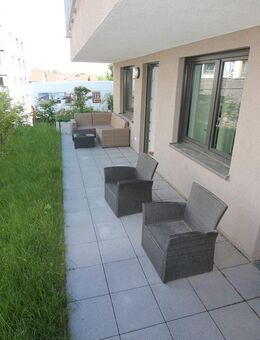 Stilvolle 2 Zimmer Wohnung mit Einbauküche und eigenen Eingang, ab Januar in Winnenden zu vermieten ! - Winnenden