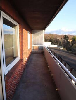 Ab 01.10 3,5-Raum Wohnung mit Balkon, Garage möglich, zentral und verkehrsgünstig gelegen - Oberhausen