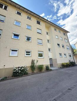 Charmante 2-Zimmer-Wohnung in Singen mit Balkon mit Garage - Singen (Hohentwiel)