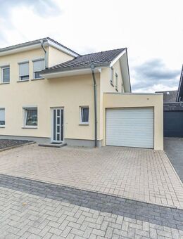 Attraktive Doppelhaushälfte mit neuer Fassade und Garage in familienfreundlicher Lage - Greven (Nordrhein-Westfalen)