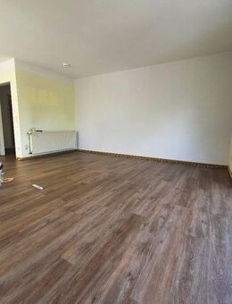 großzügige helle 2-Zimmer-Wohnung mit Tiefgaragenstellplatz und Dachbodenkammer - Waren (Müritz)