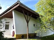Freundliches, modernisiertes Ferienhaus (Doppelhaushälfte) auf sonnigem Eigenlandgrundstück am Schweriner Außensee! - Seehof