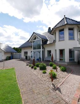 Wohnen und Arbeiten unter einem Dach - Großzügiges Betriebsleiterwohnhaus in Willebadessen - Willebadessen