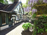 Hamburg - Wohldorf-Ohlstedt | Charmante Landhausvilla auf zwei Ebenen mit einem liebevoll angelegten Garten im Grünen - Hamburg