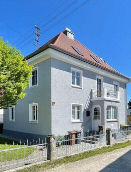 Stilvoll wohnen in Oberkammlach - Kleine Villa mit Geschichte und besonderem Flair - Großer Garten, 4 Garagen - Kammlach